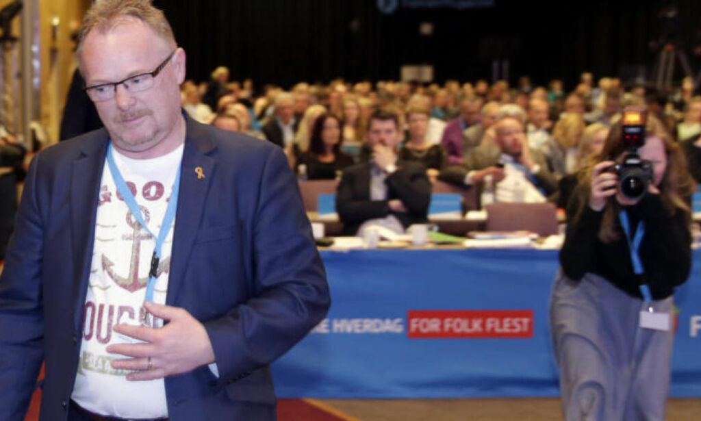 Professor om Sandbergs t-skjorte: - Som folkevalgt bør han bruke vettet
