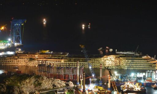 Costa Concordia på rett kjøl igjen etter 19 timer