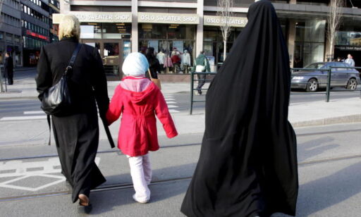 Vil ha nasjonale regler for nikab og burka i skolen