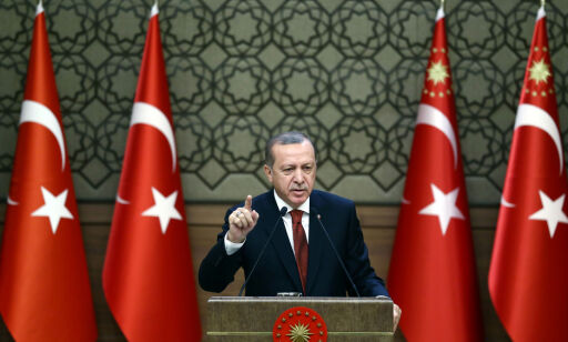 Erdogan jakter kuppmakere. Sparker over 10 000 lærere, akademikere og leger. Nå varsler han dødsstraff