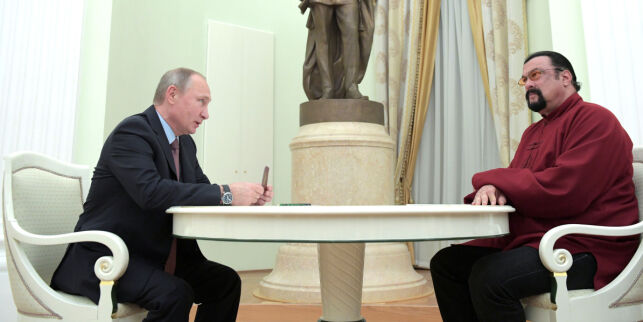 Her overleverer Putin et russisk pass til Hollywood-kjendisen:- Han er som en bror for meg