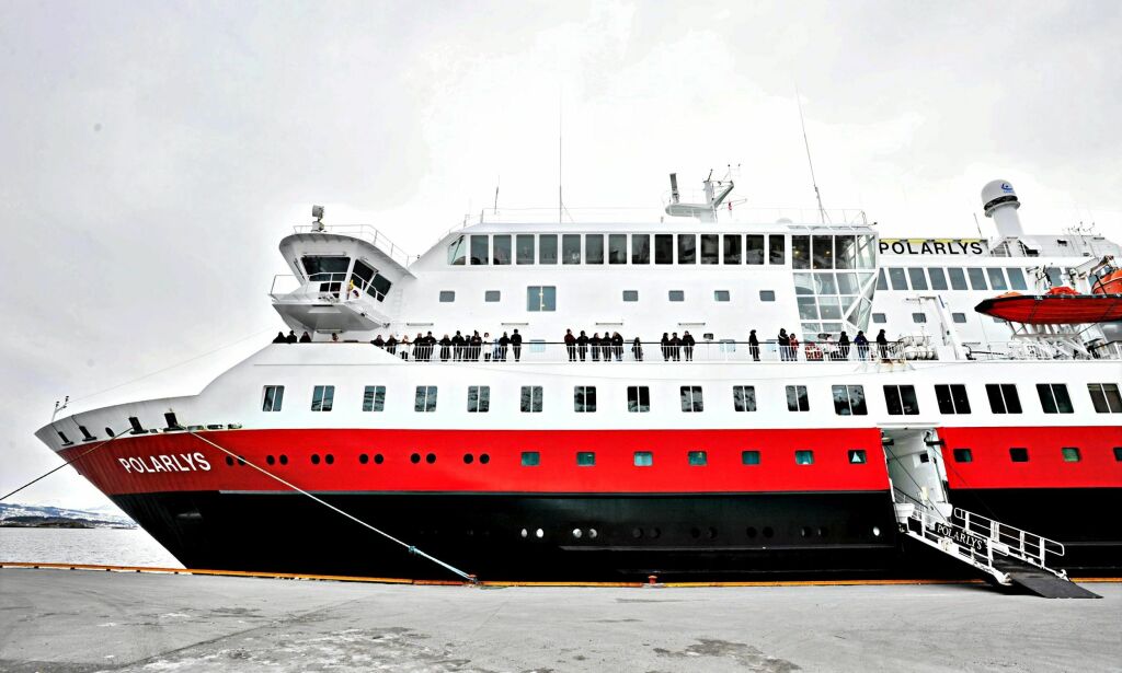 Kvalme stoppet fest på Hurtigruten. Måtte flytte julebord for 100 gjester inn til Bergen