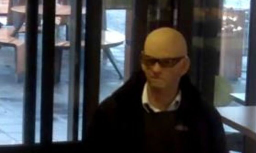 Politiet jakter «godt sminket» maskemann etter McDonald's-ran