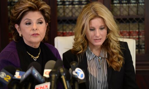 Hevder Donald Trump trakasserte henne seksuelt. Nå går hun til sak