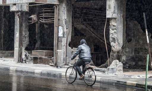 Det er verken død eller fordervelse som møter oss i Syria. Til og med bassenget på hotellet virker