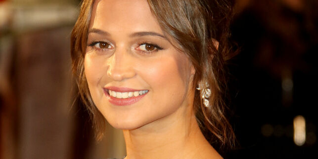 Lurer du på hvordan svenske Alicia Vikander ser ut i rollen som Lara Croft?