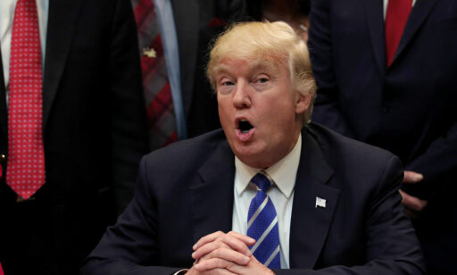 Her signerer Trump presidentordren som stopper noen av Obamas viktigste klimatiltak