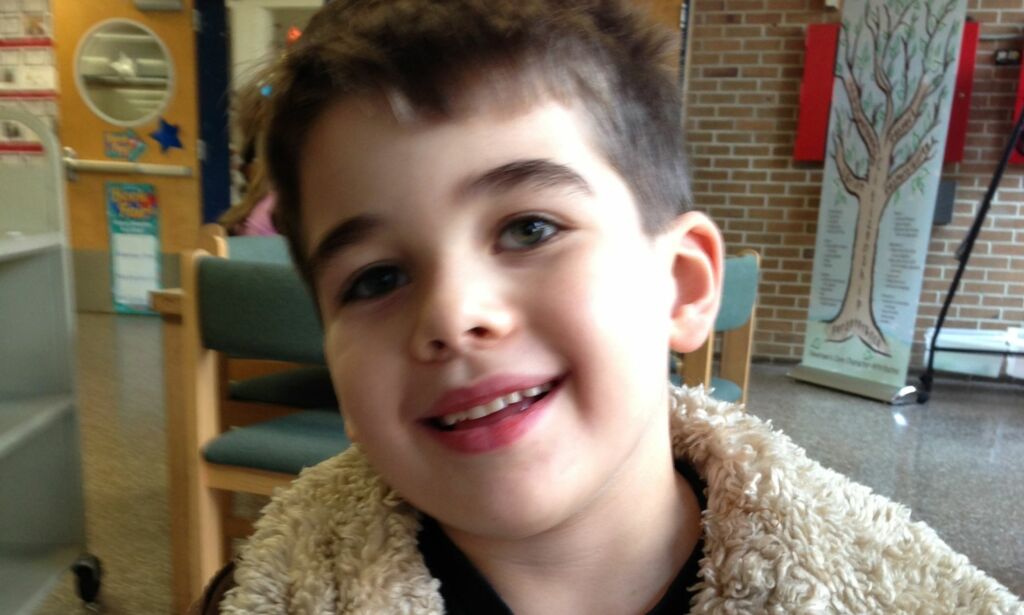 Noah (6) ble drept i en av USAs verste skolemassakre. Faren drapstrues av folk som nekter å tro det er sant