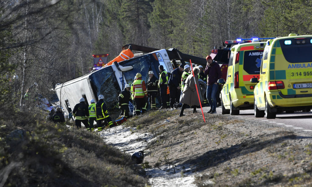 - Det var fullstendig kaos. Det lå skadde barn i veien, i grøfta og ved bussen. Andre gikk rundt i sjokk