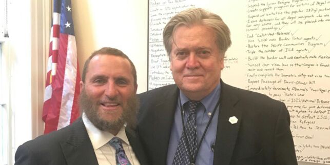Møtte Trumps sjefstrateg for å feire Israels nasjonaldag, men skrytebildet avslørte litt mye ...