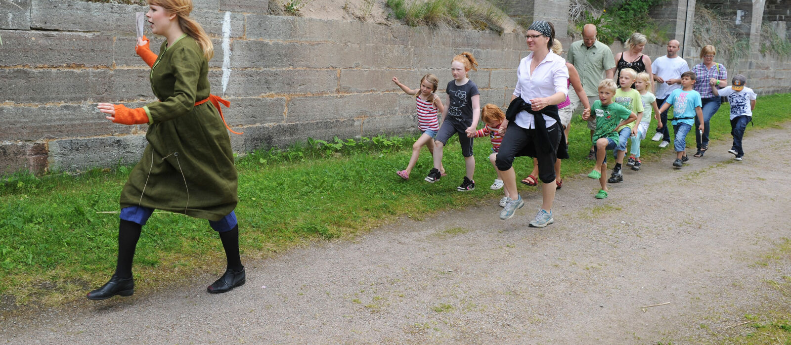 LÆRERIKT OG SPENNENDE: På Karlsborg Fästning kan du ta med hele familien på gulljakt (Foto Karlsborgs Fästning/ vastsverige.com) LÆRERIKT OG SPENNENDE: På Karlsborg Fästning kan du ta med hele familien på gulljakt (Foto Karlsborgs Fästning/ vastsverige.com)