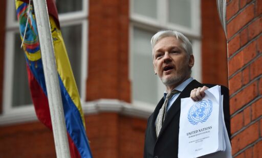 (FILES) This file photo taken on February 5, 2016 shows WikiLeaks founder Julian Assange addresses the media holding a printed report of the judgement of the UN's Working Group on Arbitrary Detention on his case from the balcony of the Ecuadorian embassy in central London.
Swedish prosecutors investigating rape accusations against WikiLeaks founder Julian Assange must decide on May 19, 2017 if they will lift a European-wide arrest warrant against him in a seven-year case. / AFP PHOTO / BEN STANSALL