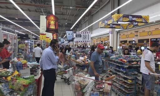 Butikkhyller tømmes i Qatar: - Folk handler i panikk