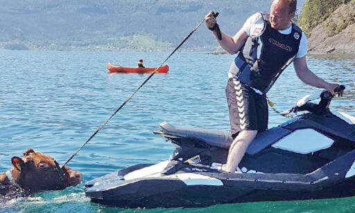 Her redder Tor Arne (43) ku med vannscooter