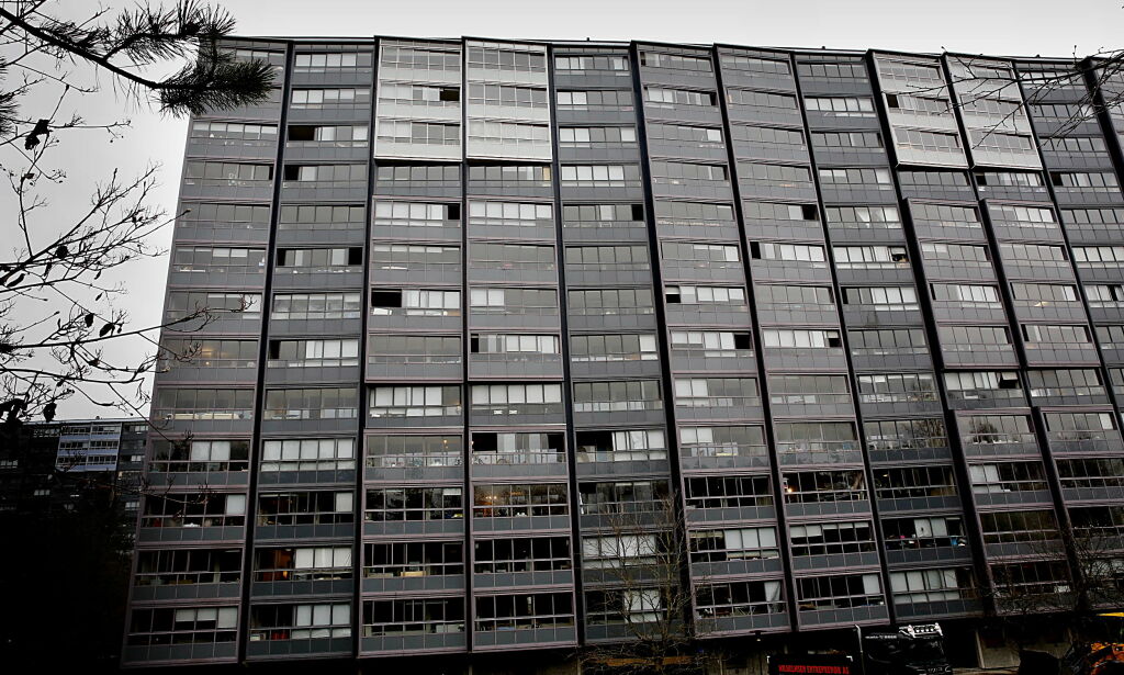 Oslo 20160503. Parteringsdrap på Ammerud. Kriminalteknikkere jobber i leilighet i blokk 3, Ammerudhellinga 41. Foto: Jacques Hvistendahl / Dagbladet