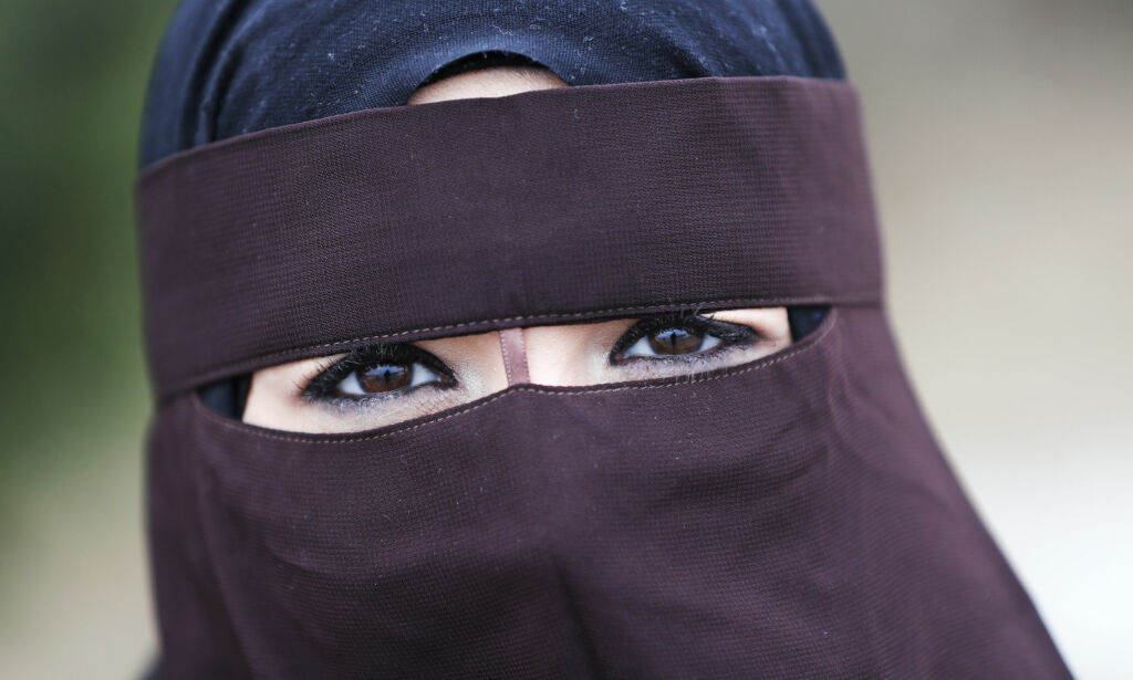 Oslo 20170316.
Kvinne kledd i nikab i Oslo sentrum.
Foto: Lise Åserud / NTB scanpix
MODELLKLARERT.