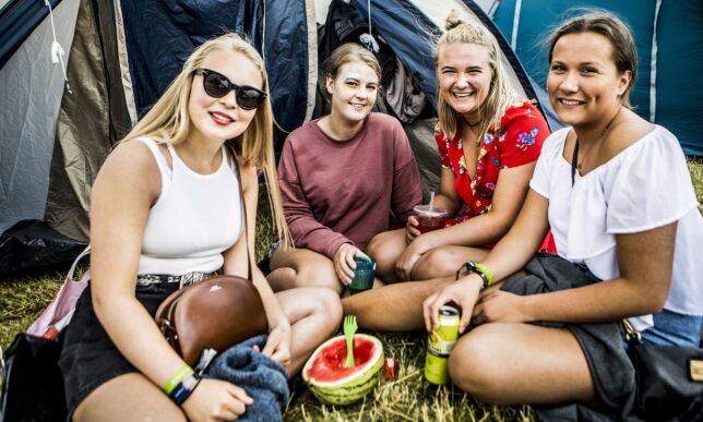 - Det er kult å treffe nye folk og sånn, men vi er ikke her for å ligge med gutter