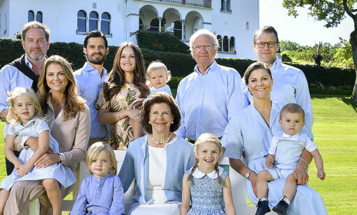 Den svenske kongefamilien delte nytt familiebilde. Men ikke alle fikk med seg kleskoden ...