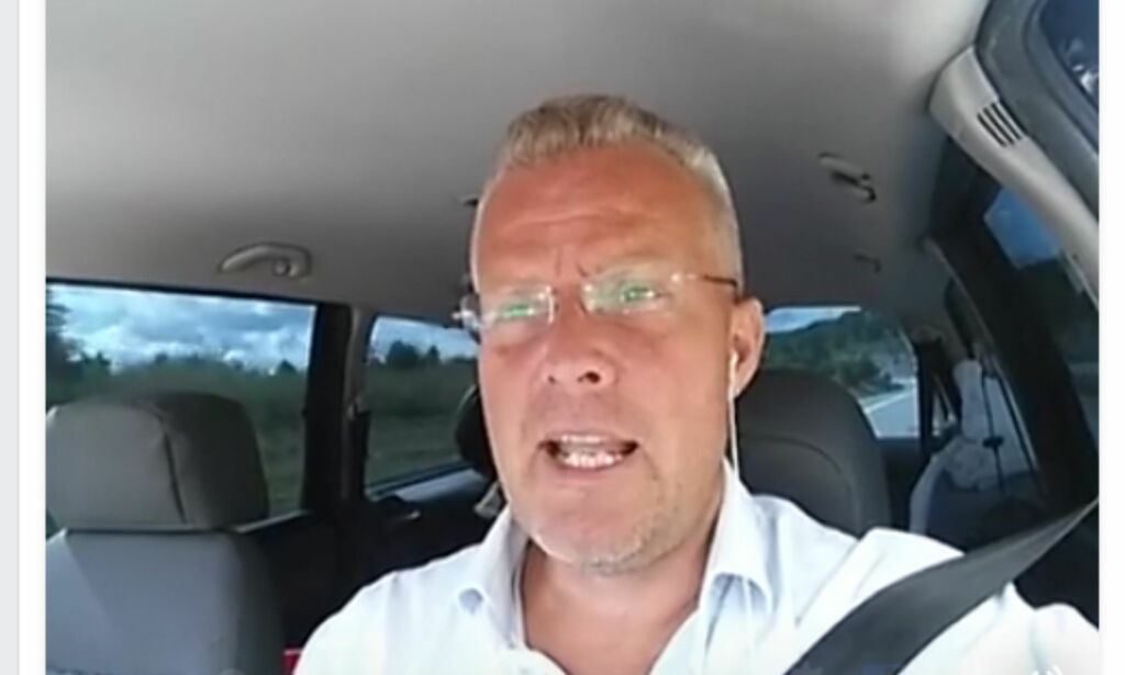 Kritiserer «negre» og jøder og tror partifeller er med i fryktet nazigruppe