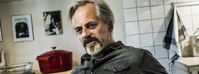 Han dreper og voldtar på scenen, men håper ingen forlater teatret når han starter sin voldsorgie