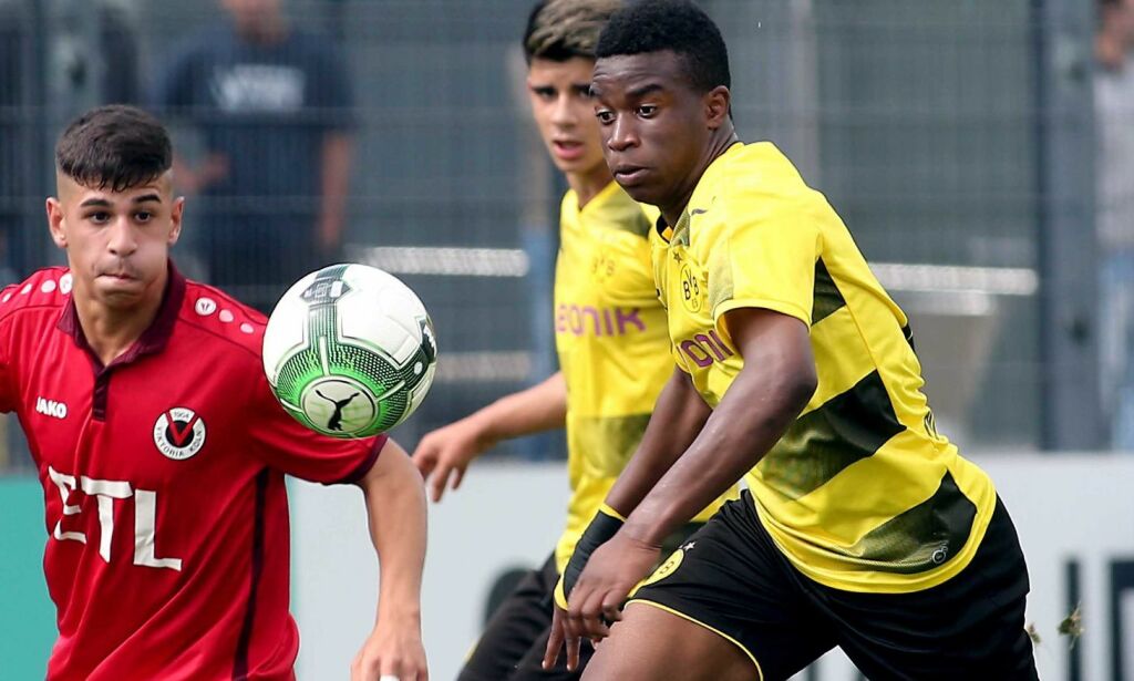 Kritisk til 12-åringen som forbløffer fotballverden: - Uvanlig
