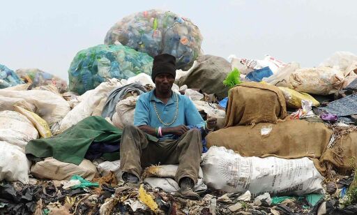 Åtte millioner tonn plast havner i havet hvert år. Nå går Afrika i bresjen for å gjøre noe med det
