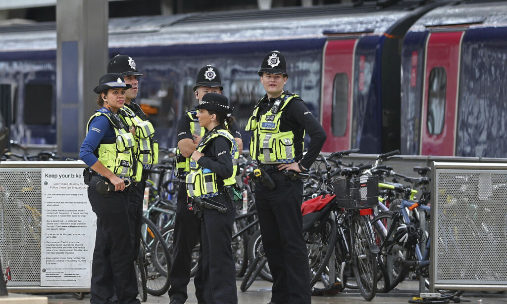 Politiaksjon mot bolig etter T-baneangrepet i London