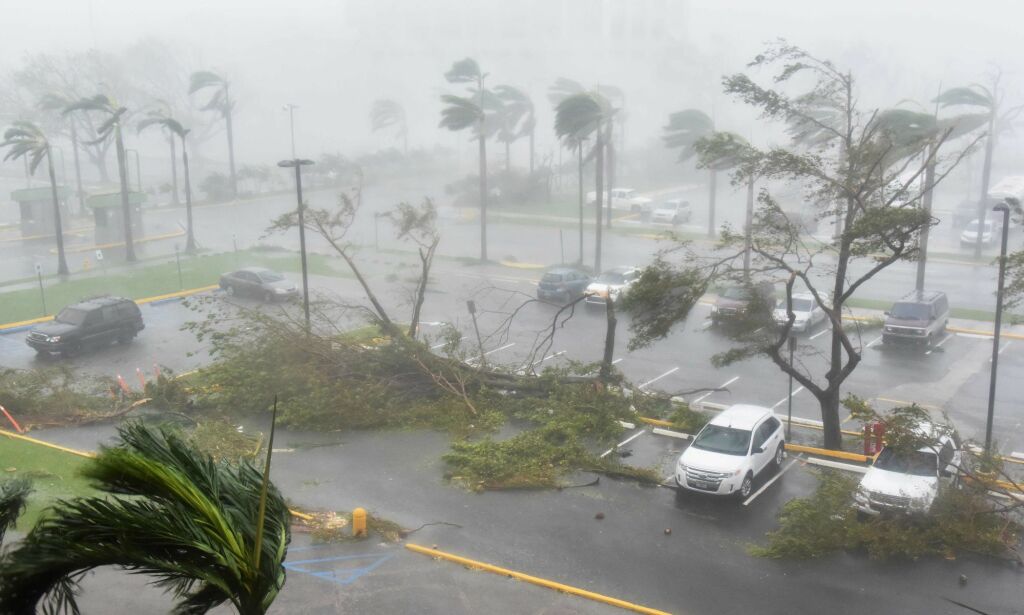Orkanen «Maria» herjer nå over Puerto Rico og har gjort alle 3,5 millioner innbyggerne på øya strømløse