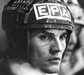 For 33 år siden signerte hockey- legenden på et papir som endret alt