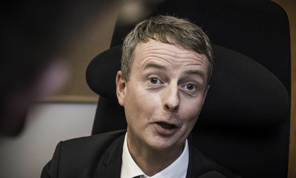 Reagerer på e-poster om skandaleplattform: Tror Søviknes er ferdig