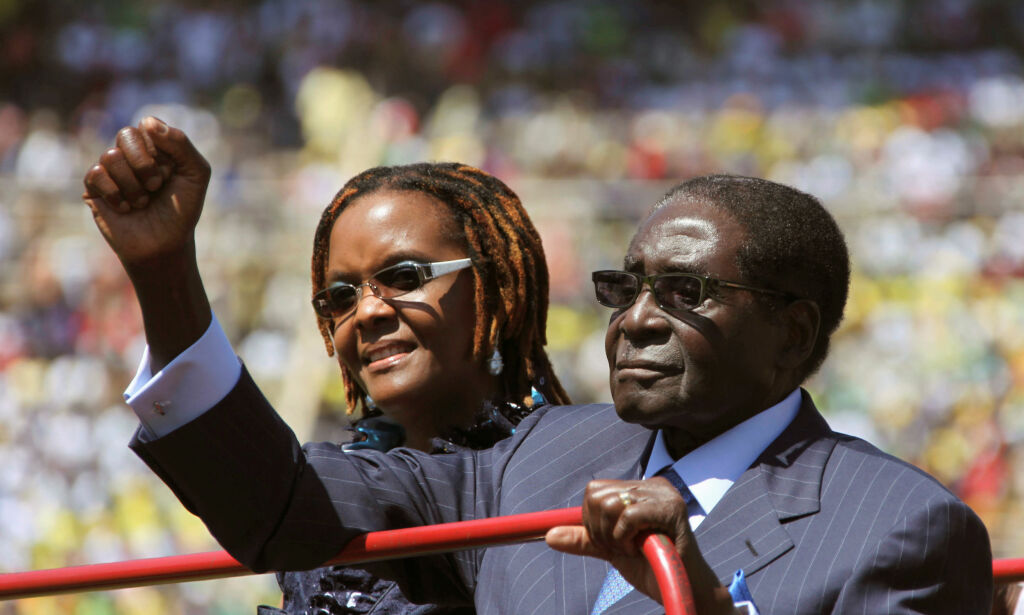 FILE PHOTO - Zimbabwe President Robert Mugabe and his wife Grace arrive for his inauguration as President, in Harare August 22, 2013. REUTERS/Philimon Bulawayo/File Photo
