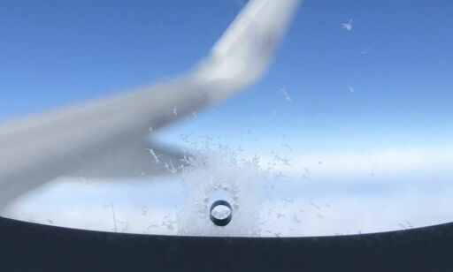 Hvorfor i all verden har flyvinduene disse små hullene?