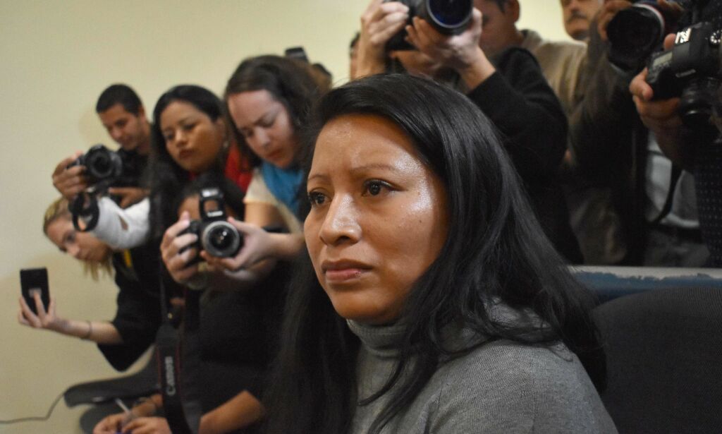 Teodora del Carmen Vasquez attends a hearing at the Isidro Menendez Judicial Center, to review her 2008 sentence -handed down under draconian anti-abortion laws after suffering a miscarriage- in San Salvador on December 13, 2017.
Salvadorean justice is reviewing on Wednesday, the 30-year prison term, given to Vasquez, after she was found guilty of "aggravated homicide" for a stillbirth in her ninth month of pregnancy. Her lawyer and rights groups call for her to be freed. / AFP PHOTO / OSCAR RIVERA
