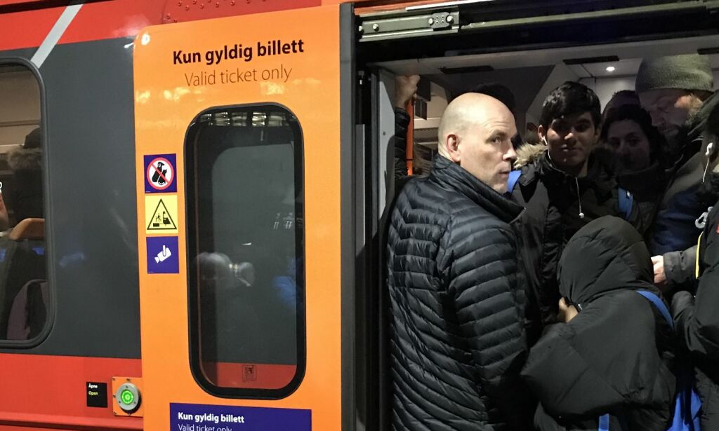 Hvert fjerde rushtidstog på Østfoldbanen er forsinket eller innstilt