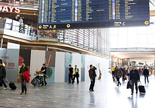 Reise bort? Disse dagene kan det bli kaos på flyplassen og i trafikken