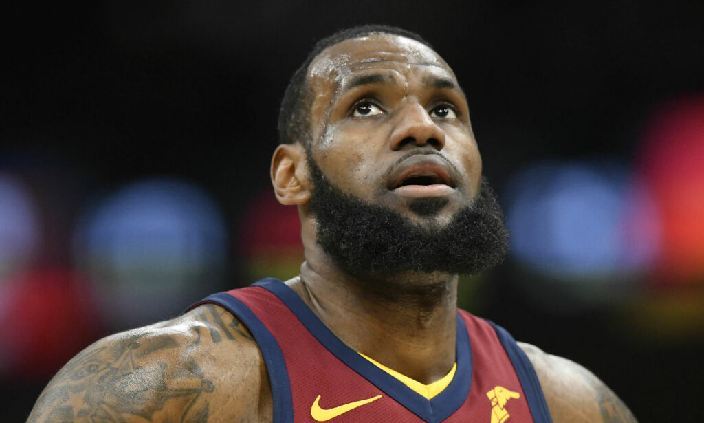 Gjennom avskjedsrykter og kaos jager Lebron James historie