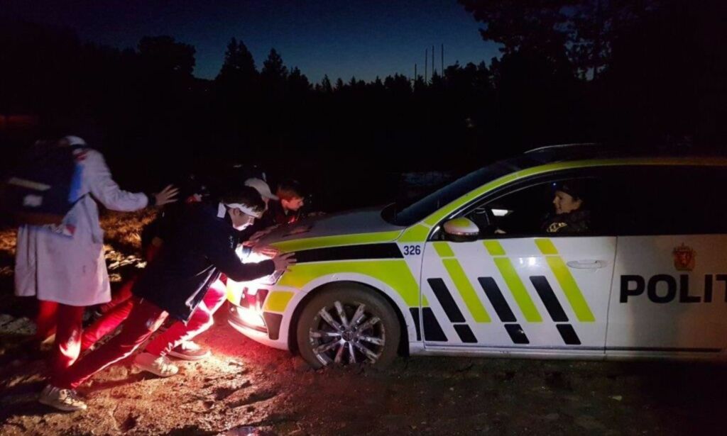 - Takk til russen som hjalp politiet i nød