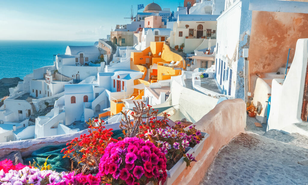 Hellas enorme turist-suksess er i ferd med å bli en forbannelse