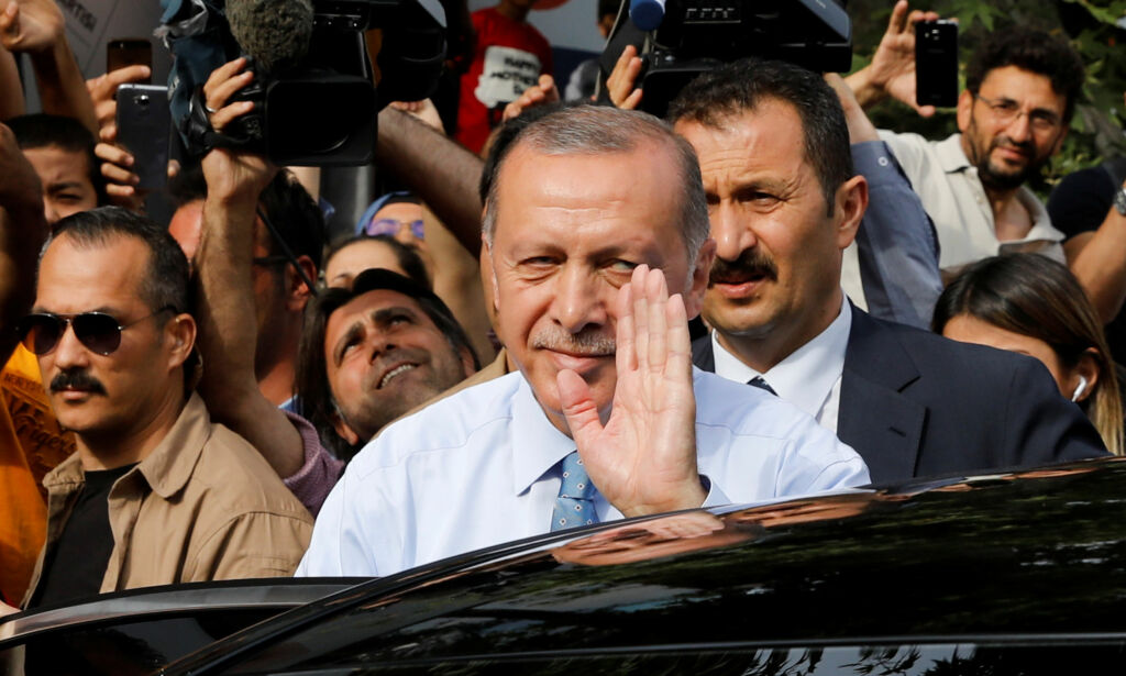 Erdogan erklærer seier i Tyrkia. Opposisjonen raser