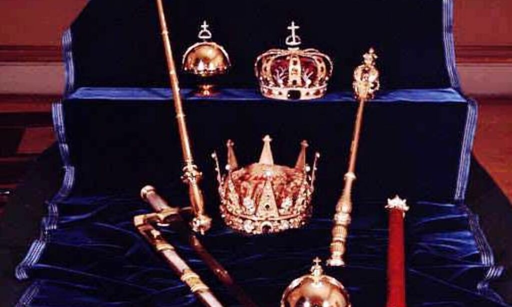 Kronjuveler stjålet fra domkirken: - Kong Carl Gustaf og dronning Silvia er nok i sjokk