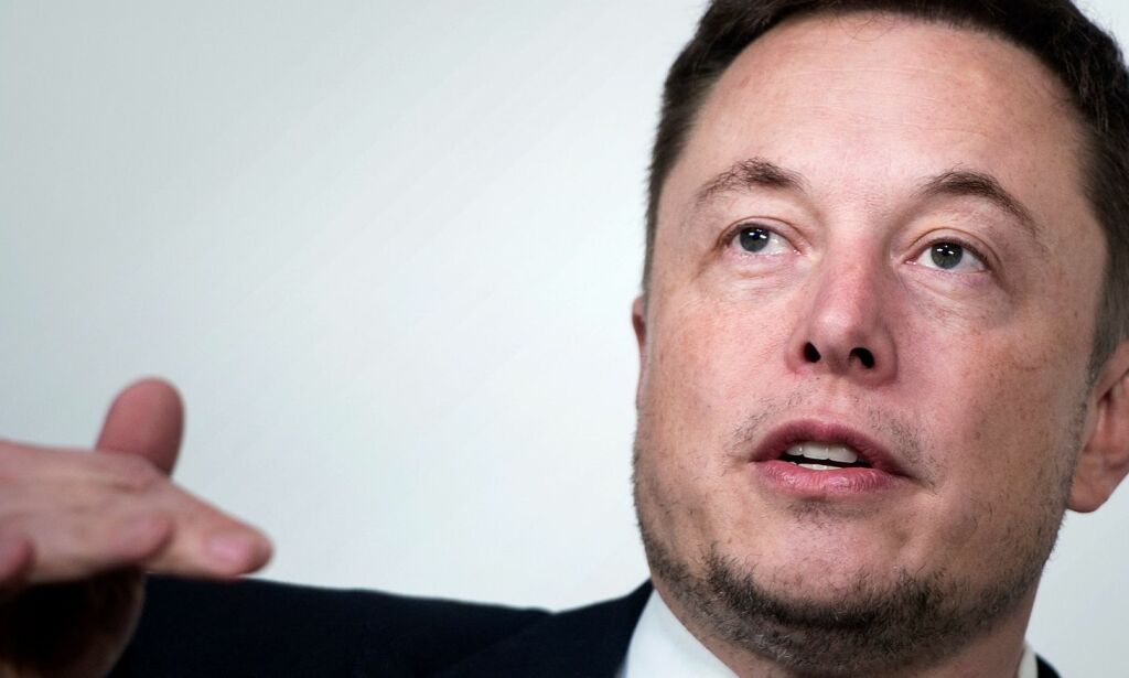Musk vurderer å ta Tesla av børs