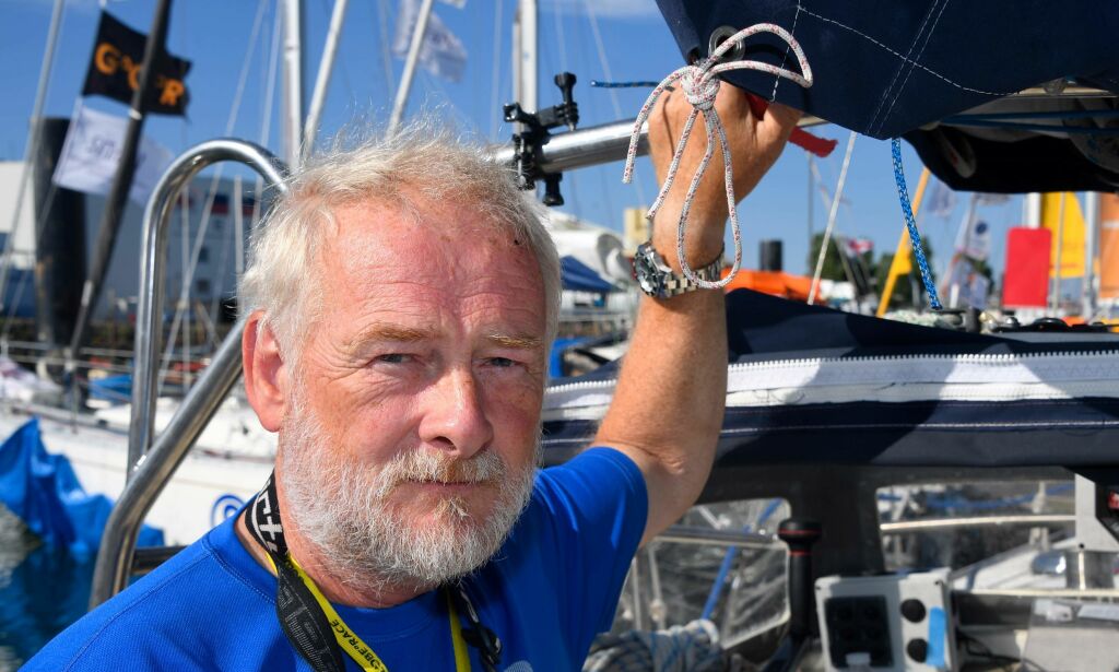 Are (58) satt fast under vann, mens stormen herjet. Nå er kompisen savnet mange tusen mil ute på havet