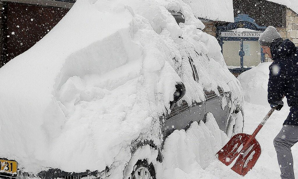 Sju omkommet i snøkaos i Sentral-Europa - og det er ventet mer snø