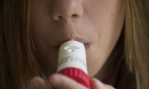 Jente (14) vegrer seg for å ta astmamedisin: - Helt siden min datter var ti år, har hun blitt kalt doper av voksne